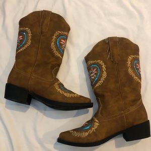 Girls Cowboy boots, tan with design, size 2